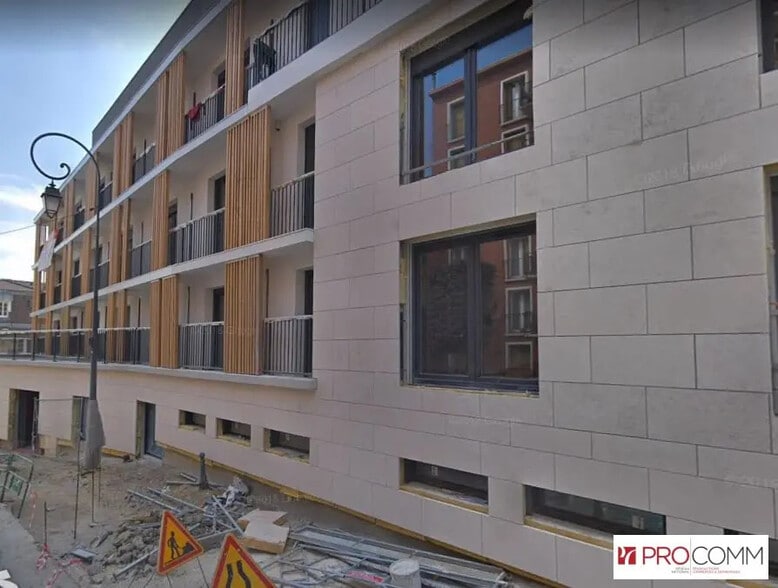 Office in Issy-les-Moulineaux for lease - Building Photo - Image 1 of 4