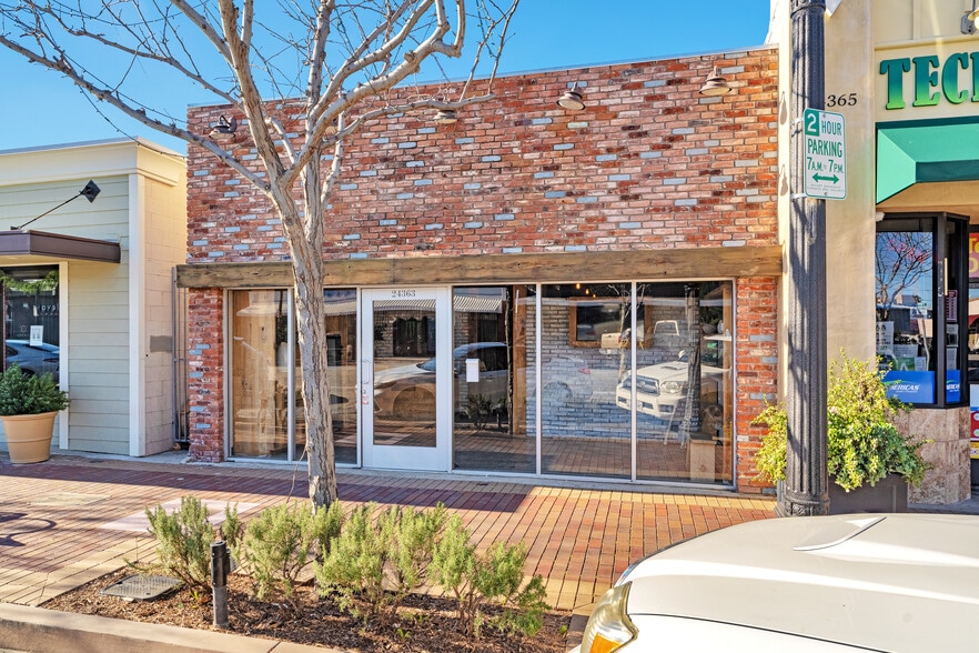 24363 Main St, Santa Clarita, CA à vendre - Photo du bâtiment - Image 2 de 24