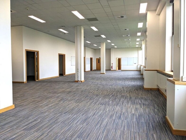 Surrey University Campus, Guildford for lease - Building Photo - Image 2 of 8