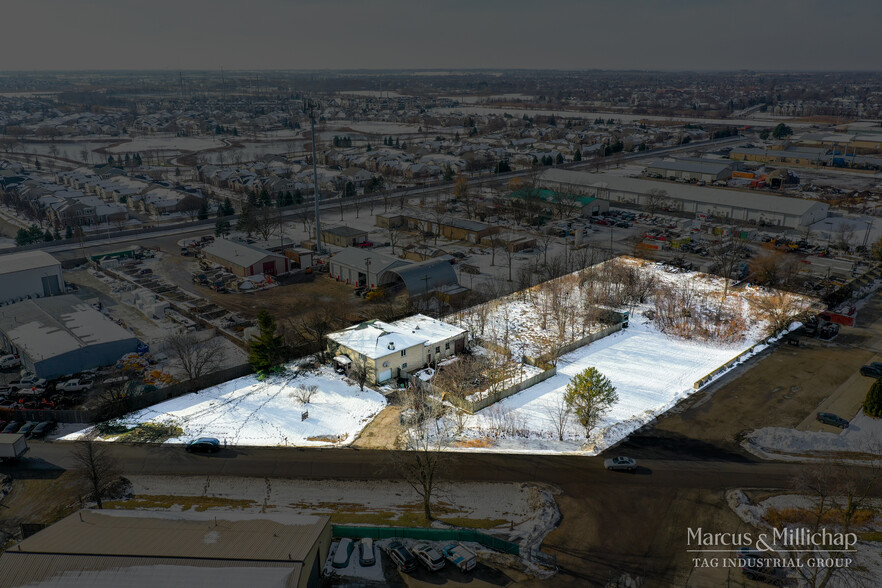 10S336 Schoger Dr, Naperville, IL à vendre - Photo du bâtiment - Image 2 de 5