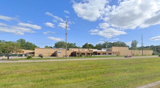 Plus de détails pour 1704 E Highland Rd, Highland Township, MI - Industriel à louer
