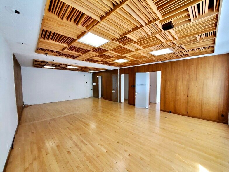 381-383 Rue Notre-Dame O, Montréal, QC à louer - Photo intérieure - Image 2 de 5