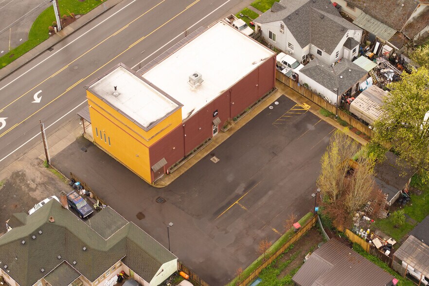 1031 NE Lafayette Ave, Mcminnville, OR à vendre - Photo du bâtiment - Image 2 de 34