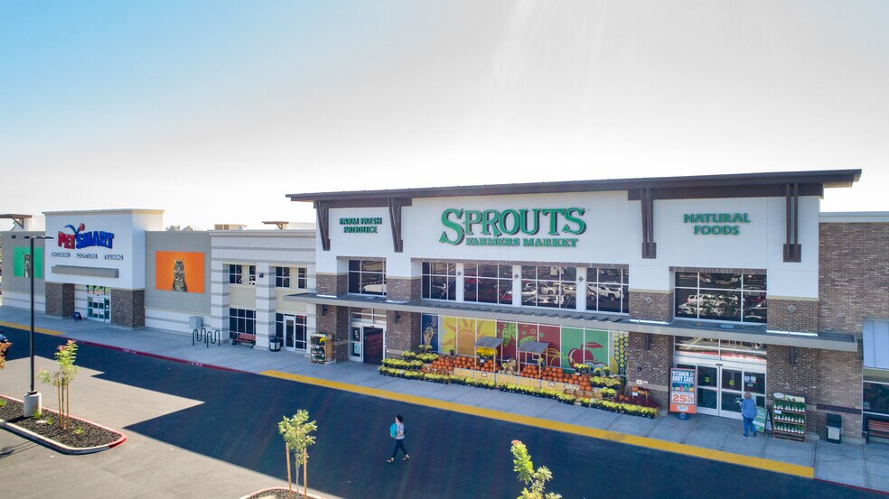 2670-2790 Harney Ln, Lodi, CA à louer - Photo du bâtiment - Image 3 de 12