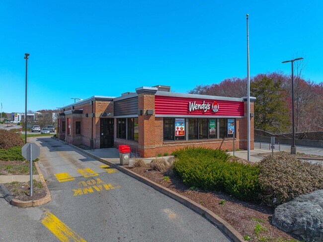 Plus de détails pour 2 Pratt Rd, Plainfield, CT - Commerce de détail à vendre