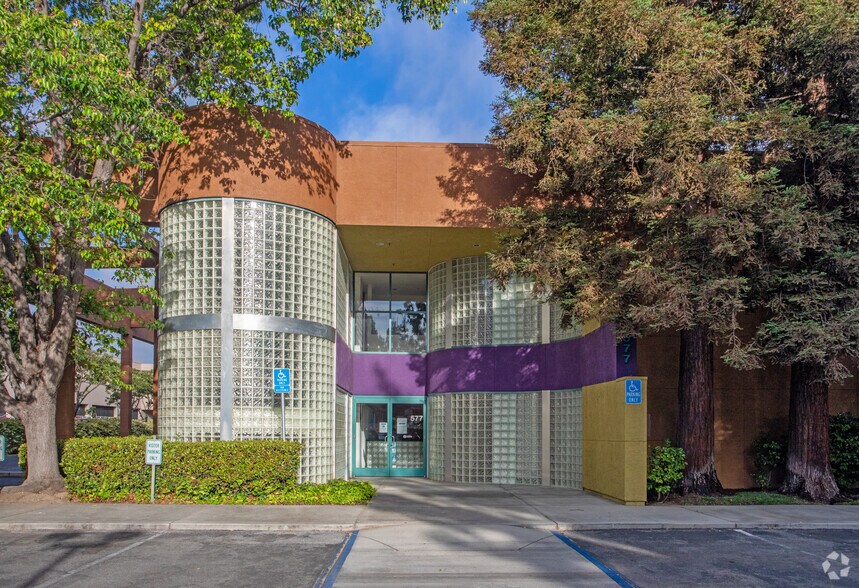 577 Salmar Ave, Campbell, CA à vendre - Photo principale - Image 1 de 11