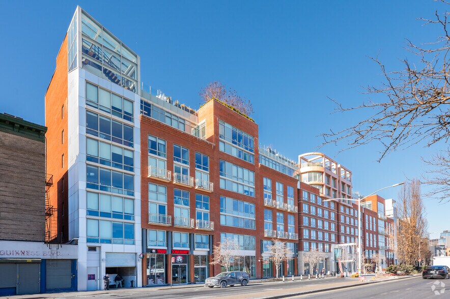 211 McGuinness Blvd, Brooklyn, NY for lease - Building Photo - Image 1 of 13