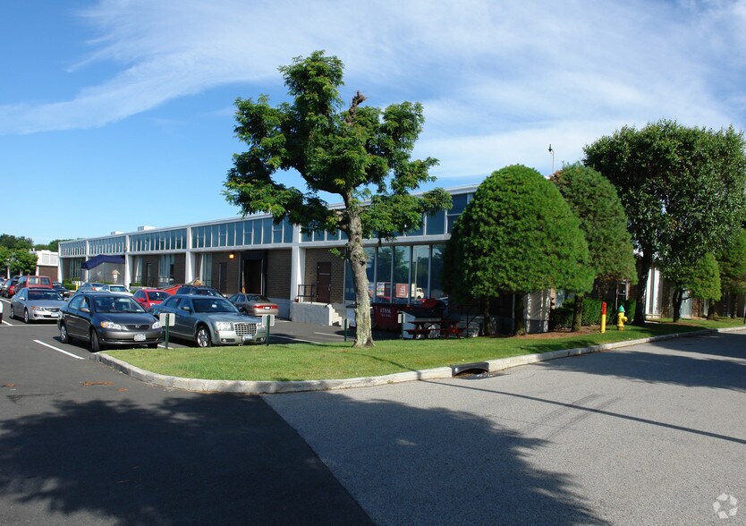 2 Westchester Plz, Elmsford, NY à louer - Photo du bâtiment - Image 2 de 7