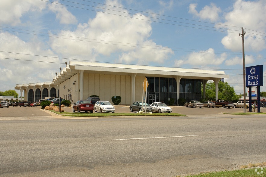 4215 S Staples St, Corpus Christi, TX à louer - Photo du bâtiment - Image 3 de 8