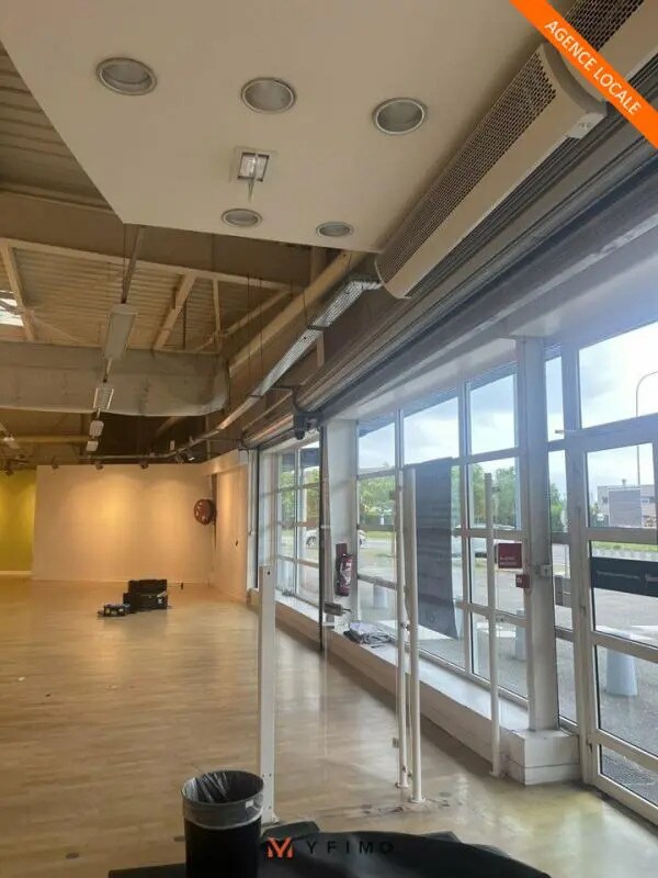 Commerce de détail dans Maurepas à louer Photo intérieure- Image 1 de 5