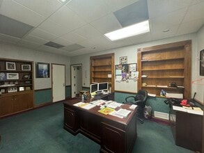 3831 Reynolda Rd, Winston-Salem, NC for lease Interior Photo- Image 2 of 9