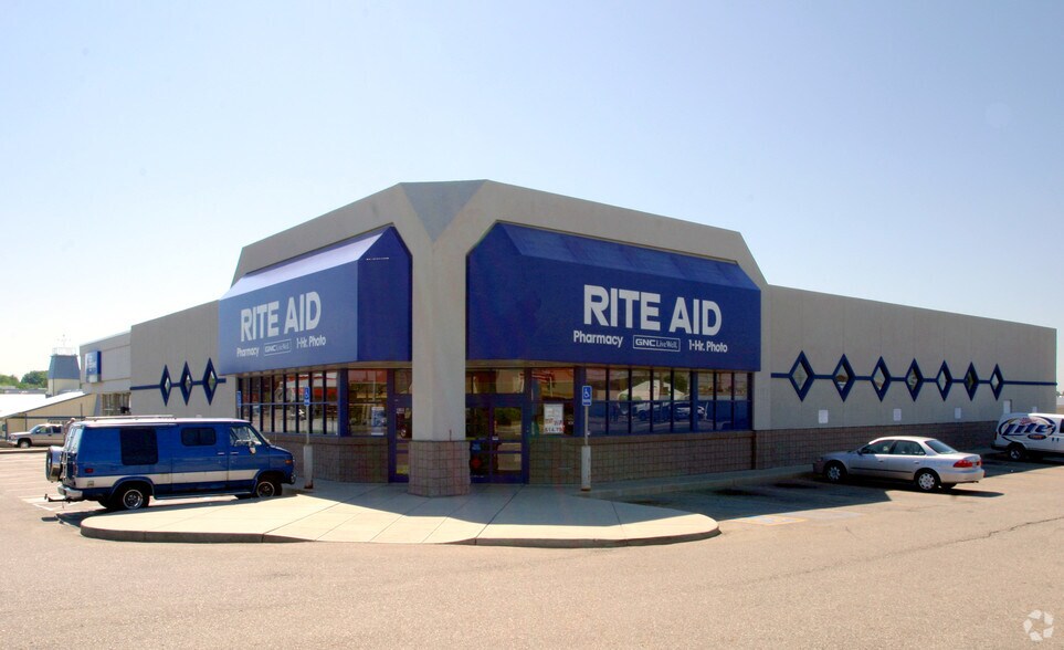 3100-3118 E Saginaw St, Lansing, MI à louer - Photo du bâtiment - Image 2 de 3