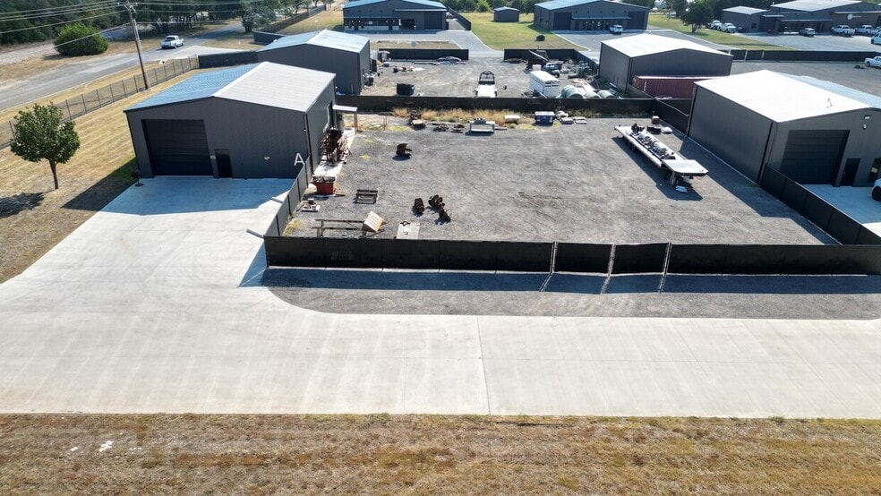 Linkenn Business Park portfolio of 15 properties for sale on LoopNet.ca - Building Photo - Image 3 of 5