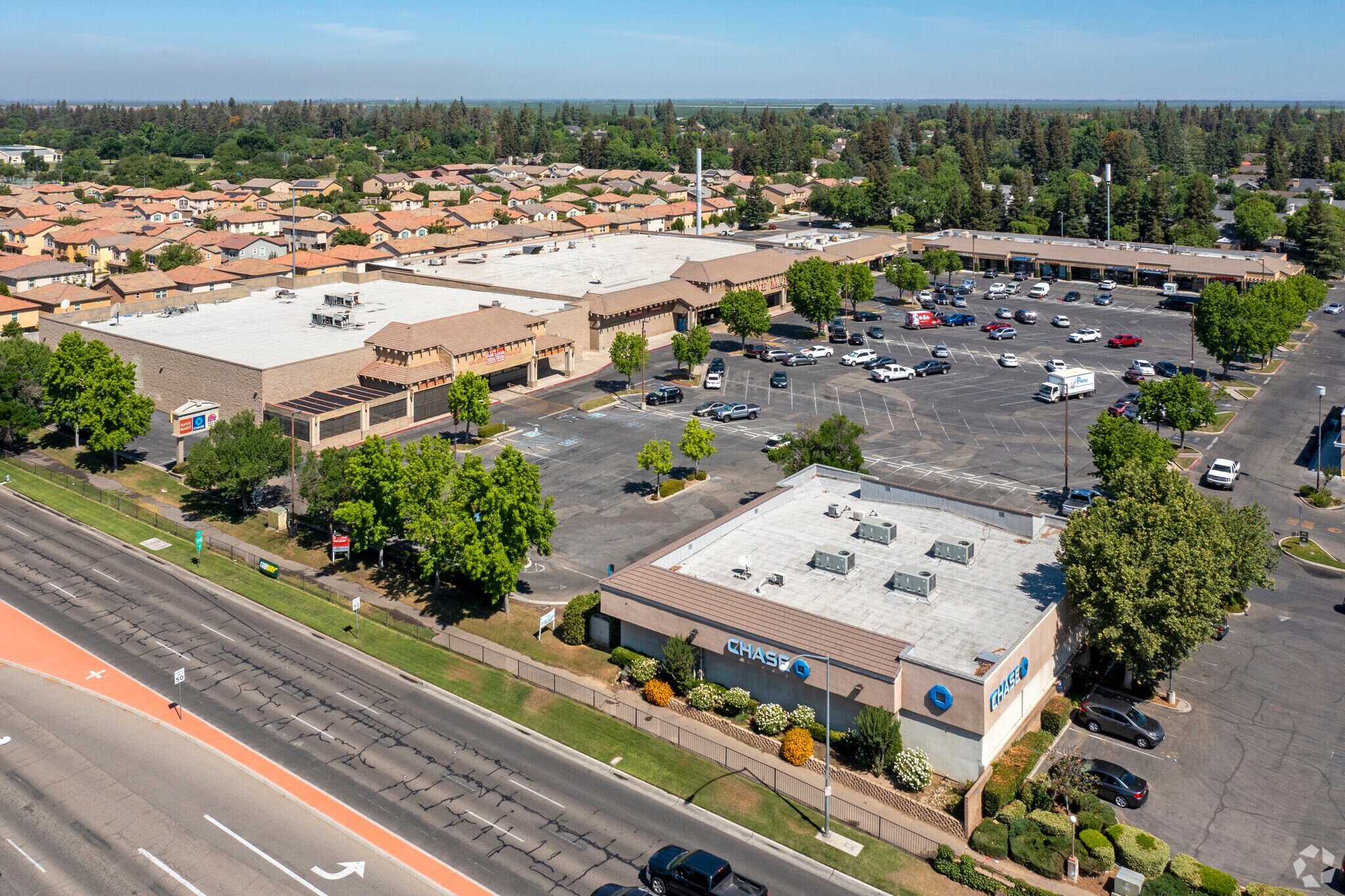 7025-7095 N Marks Ave, Fresno, CA for lease Building Photo- Image 1 of 8