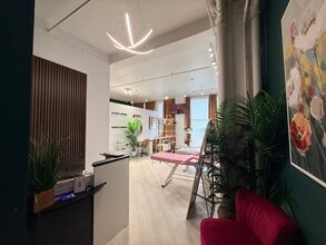 39-41 W 31st St, New York, NY for lease Interior Photo- Image 2 of 4