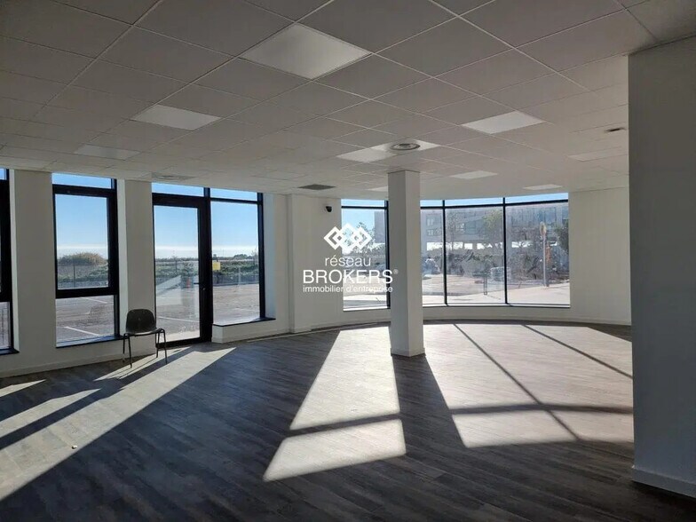 Office in Mauguio for lease - Interior Photo - Image 1 of 3