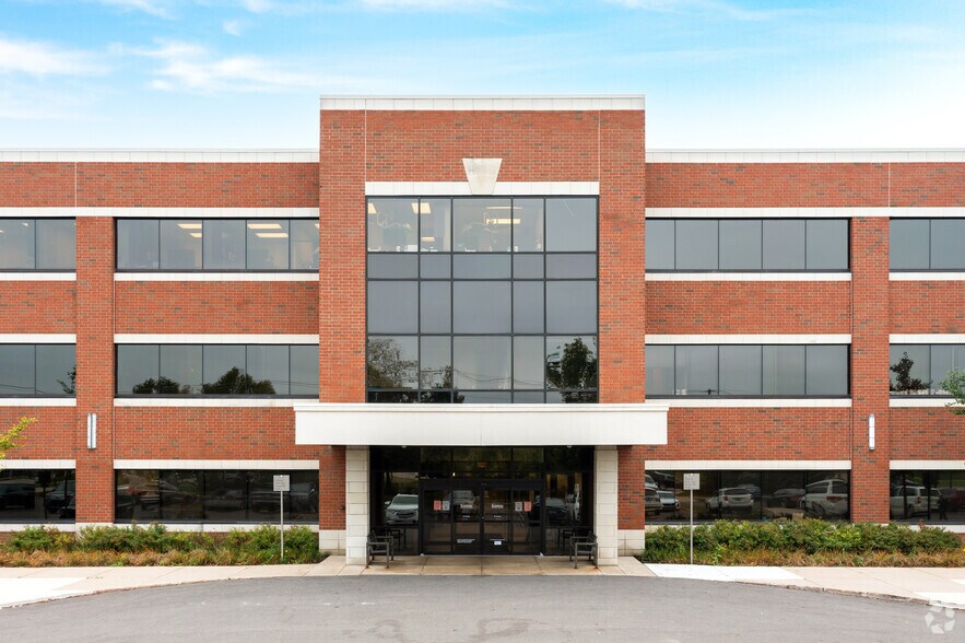 46325 W 12 Mile Rd, Novi, MI à louer - Photo du bâtiment - Image 2 de 5