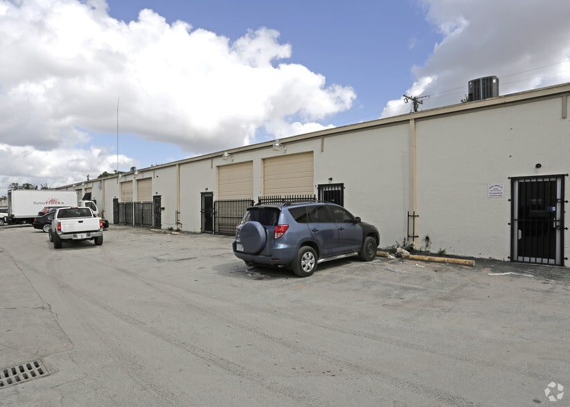 2111 NW 139th St, Opa-locka, FL for lease - Building Photo - Image 1 of 6