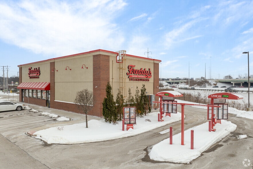 5441 Whipple Ave NW, Canton, OH à vendre - Photo du bâtiment - Image 3 de 4