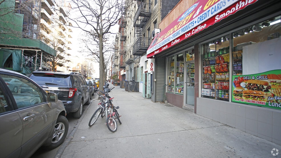788 Driggs Ave, Brooklyn, NY for lease - Building Photo - Image 2 of 8
