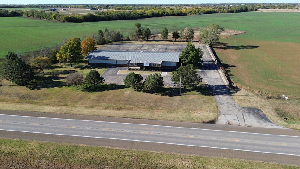 12420 W K 42 Hwy, Wichita, KS à louer - Photo du bâtiment - Image 1 de 12