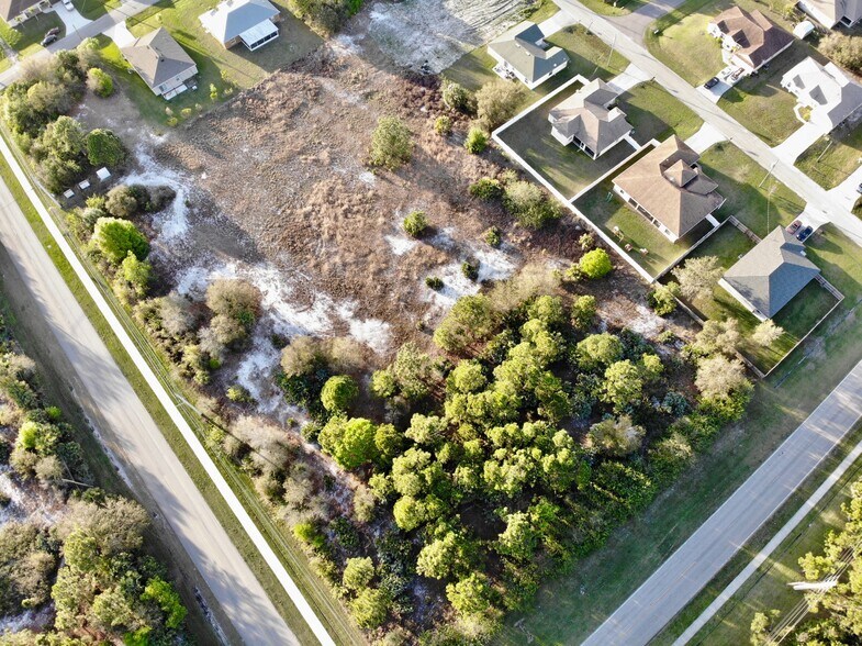 SW Paar Dr, Port Saint Lucie, FL à vendre - Photo du bâtiment - Image 3 de 10