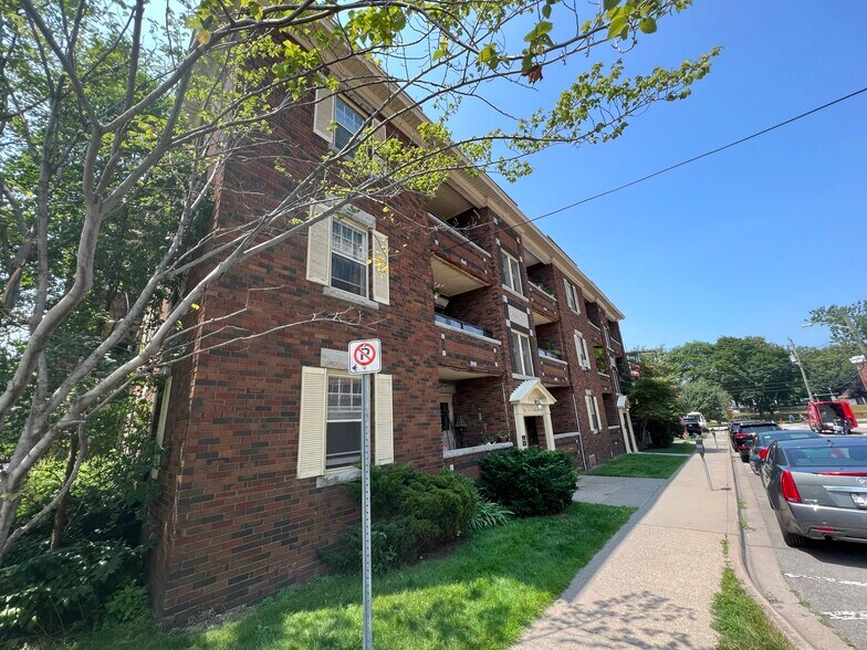 3 Church St, St Catharines, ON à vendre - Photo du bâtiment - Image 2 de 23