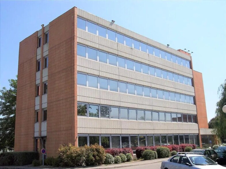 Office in Toulouse for lease - Building Photo - Image 2 of 8