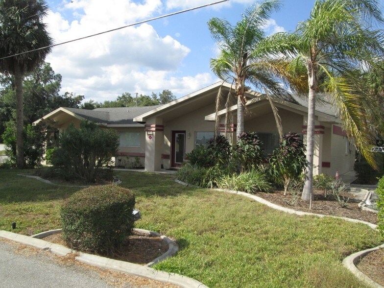 600 N Eustis St, Eustis, FL à vendre - Photo du bâtiment - Image 3 de 12