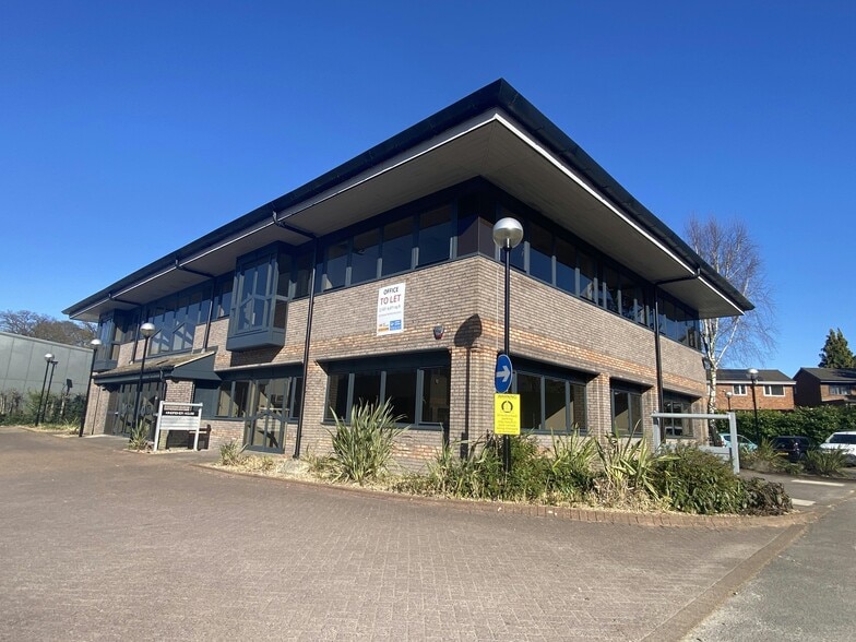 Gatwick Rd, Crawley for lease - Building Photo - Image 2 of 8