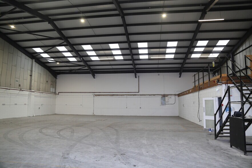 1 Warneford Av, Ossett à louer - Photo du bâtiment - Image 2 de 7