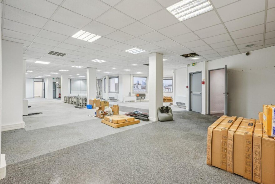 Bureau dans Levallois-Perret à louer - Photo du bâtiment - Image 2 de 6