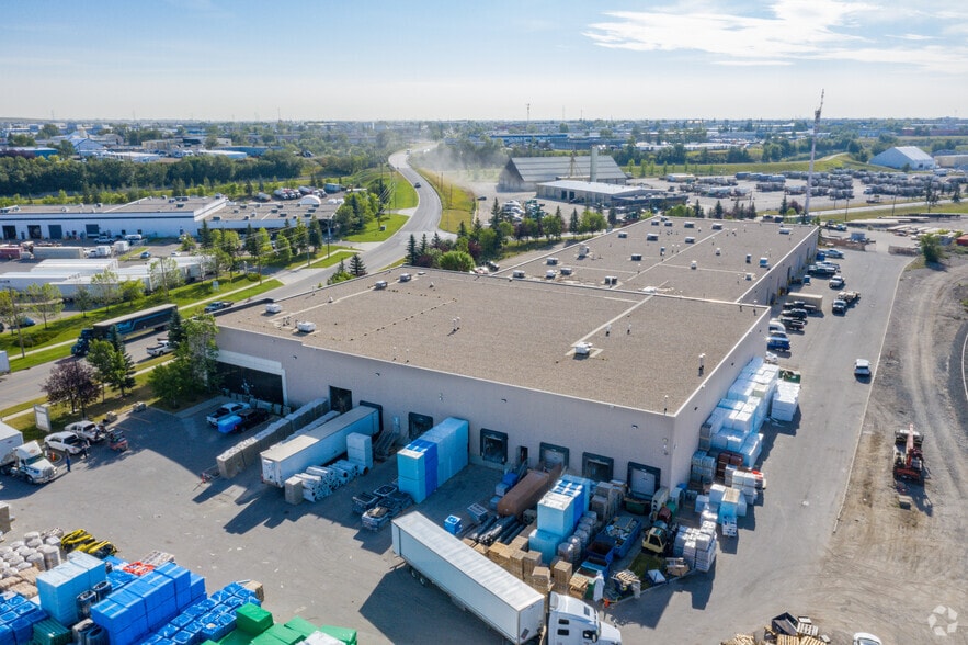 2703-2715 61 Ave SE, Calgary, AB for lease - Building Photo - Image 2 of 3