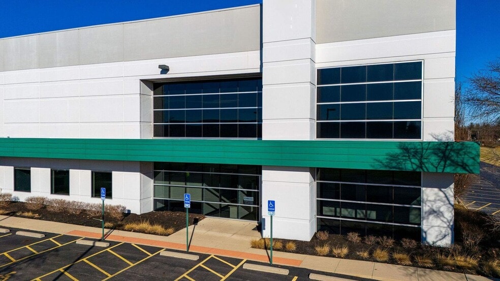 5820 Opus Dr, Groveport, OH for lease - Building Photo - Image 1 of 3