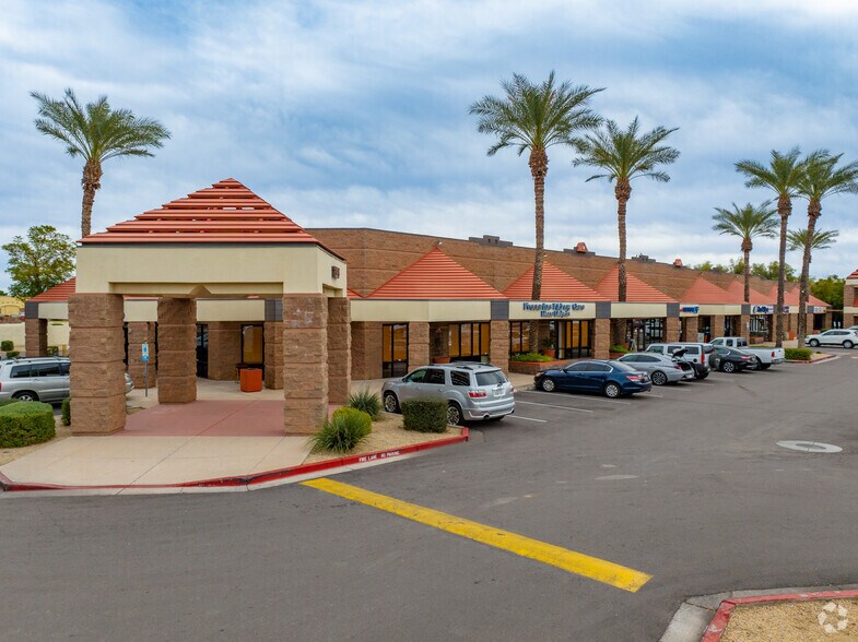 1515-1555 N Gilbert Rd, Gilbert, AZ à louer - Photo du bâtiment - Image 3 de 5