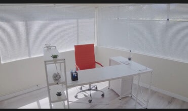912 Drew St, Clearwater, FL for lease Interior Photo- Image 1 of 12