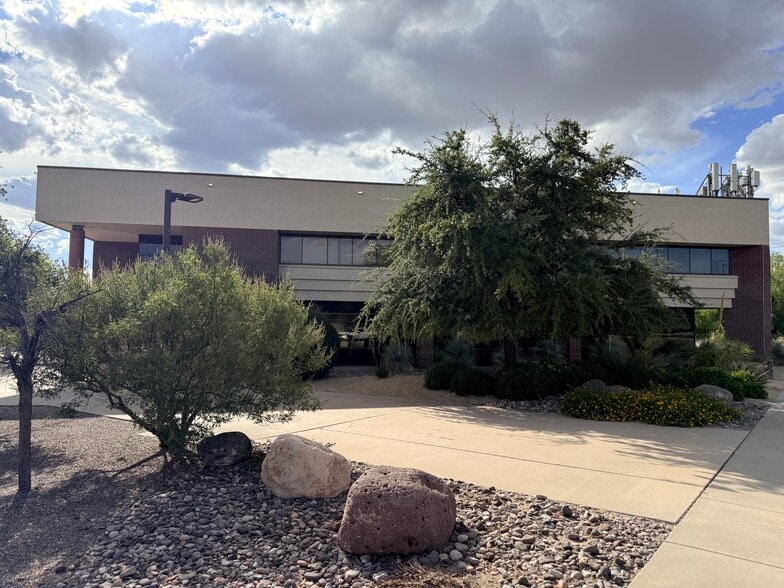 425 S Telshor Blvd, Las Cruces, NM for lease - Building Photo - Image 2 of 7