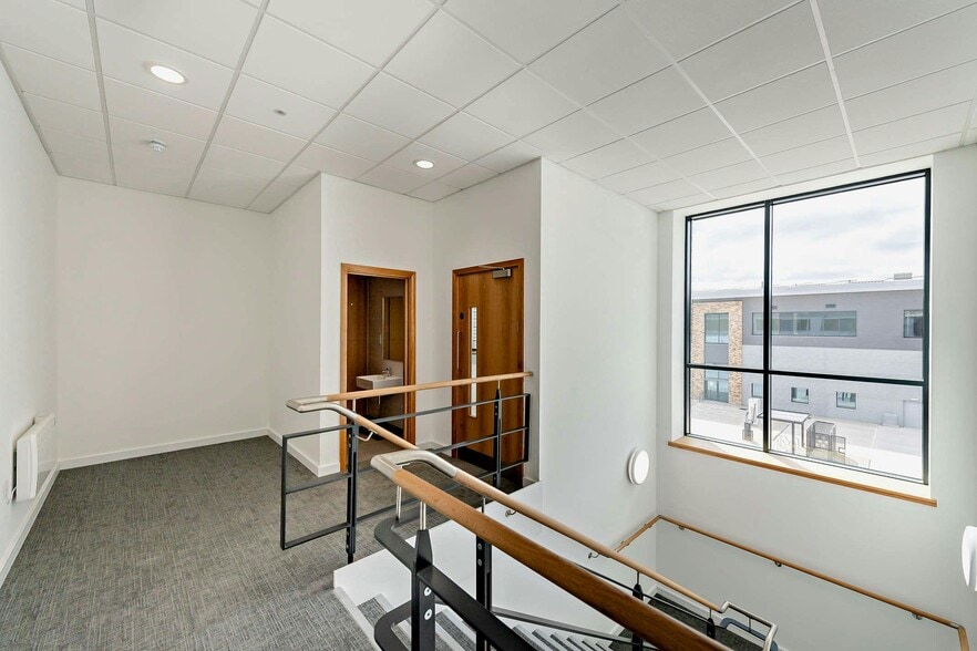 Willoughby Ln, London for lease - Interior Photo - Image 2 of 7
