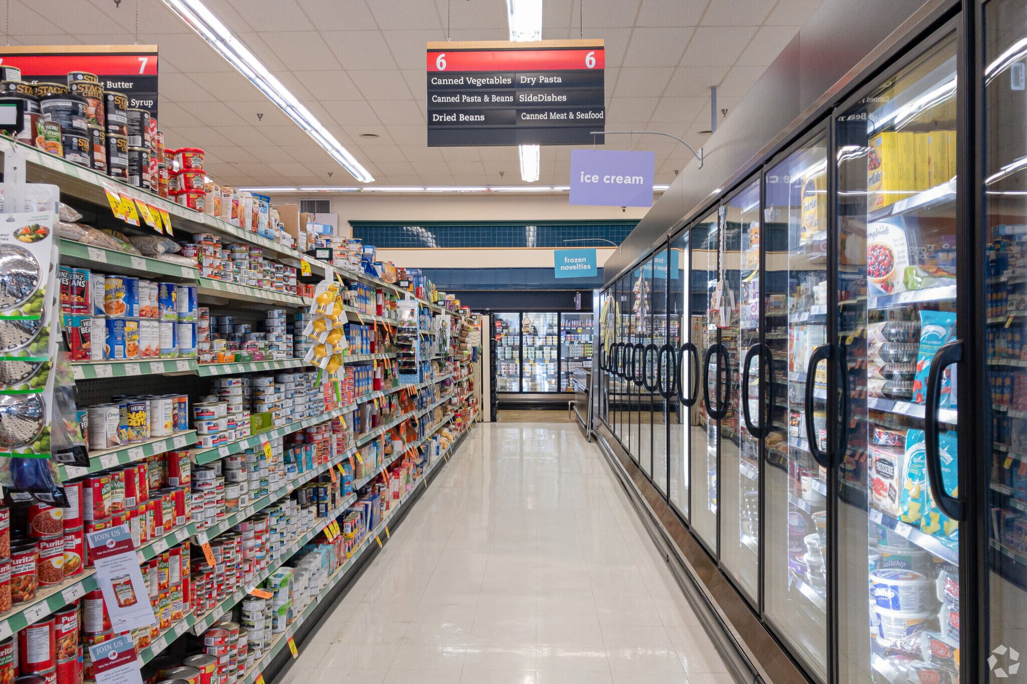 6401-6449 Crowchild Trl SW, Calgary, AB à vendre Photo du bâtiment- Image 1 de 1