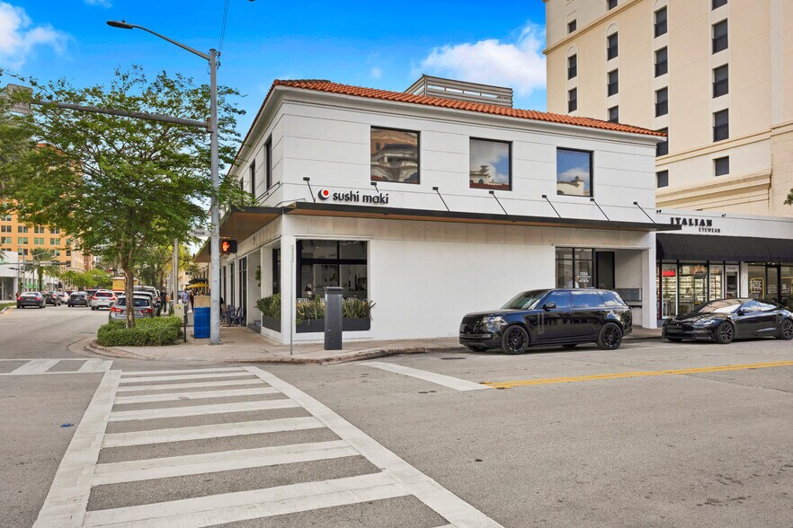 2334-2346 Ponce De Leon Blvd, Coral Gables, FL for lease - Building Photo - Image 1 of 21