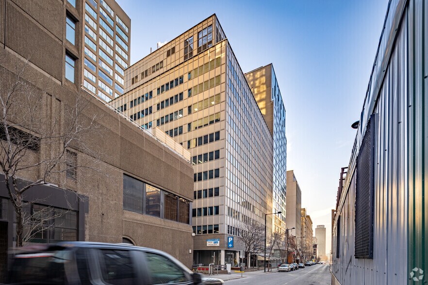 2055 Rue Peel, Montréal, QC à louer - Photo du bâtiment - Image 1 de 14