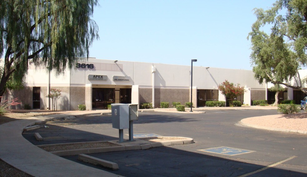 3532 W Thomas Rd, Phoenix, AZ à louer - Photo du bâtiment - Image 3 de 11