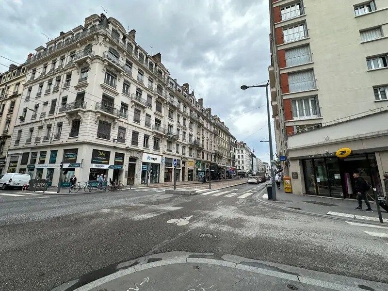 Commerce de détail dans Lyon à louer Photo du bâtiment- Image 1 de 10