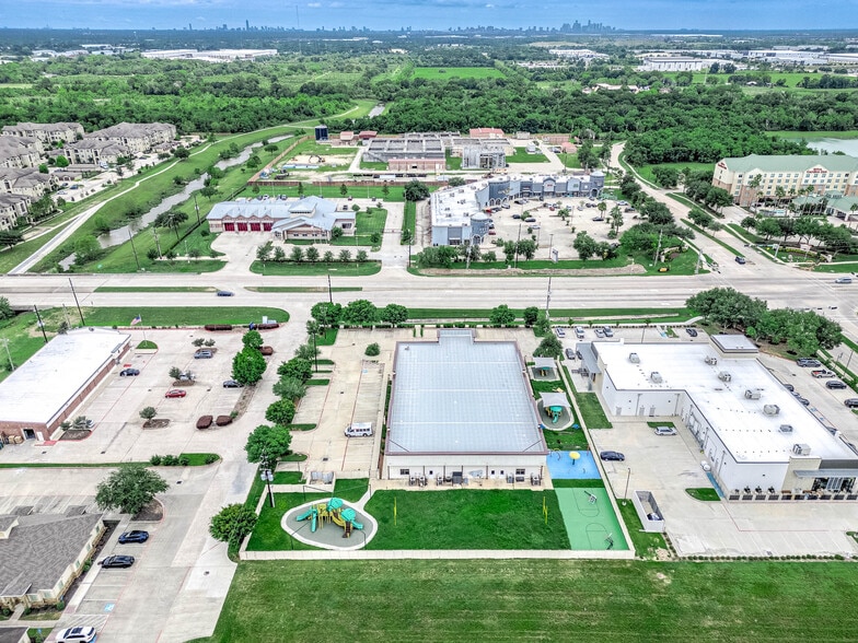 12152 Shadow Creek Pky, Pearland, TX for sale - Building Photo - Image 2 of 45