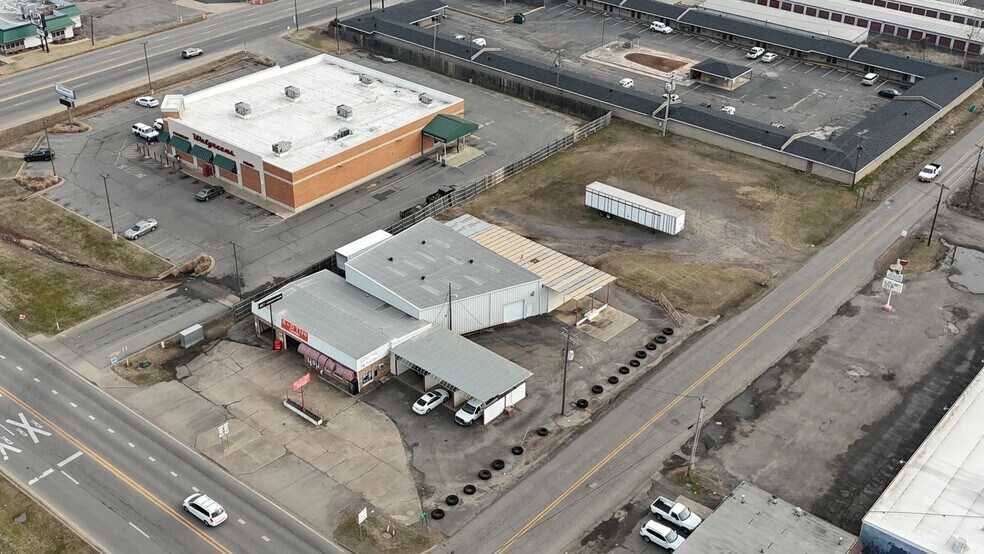 109 S Knoxville Ave, Russellville, AR à vendre - Aérien - Image 2 de 12