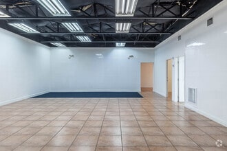 2223 NW 26th Ave, Miami, FL for lease Interior Photo- Image 2 of 9