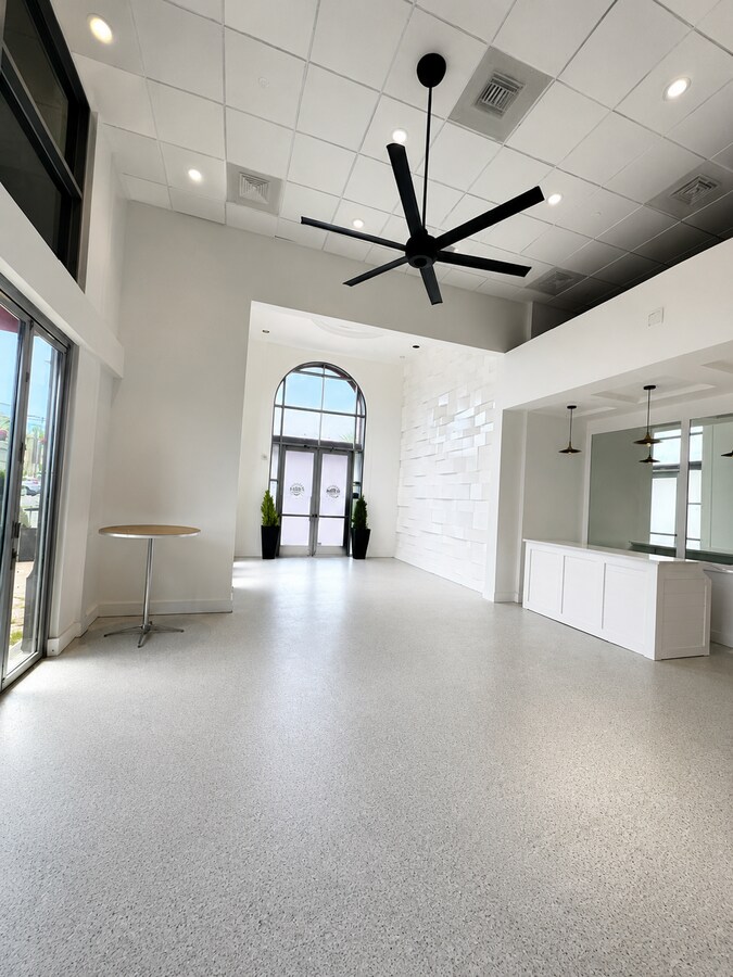 1801 E katella Ave, Anaheim, CA 92805 - Unit 1001 - - Interior Photo - Image 2 of 6