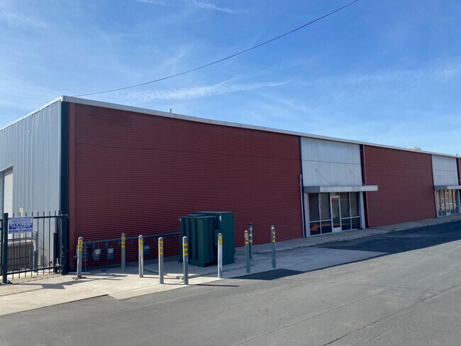 Plus de détails pour 301 Espee St, Bakersfield, CA - Industriel à louer