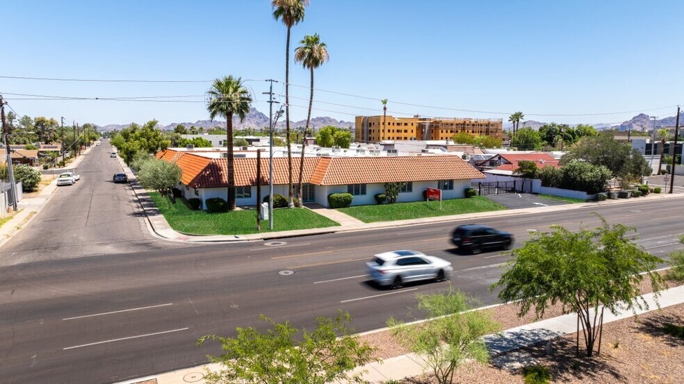 1802 E Thomas Rd, Phoenix, AZ à louer - Photo du bâtiment - Image 2 de 5