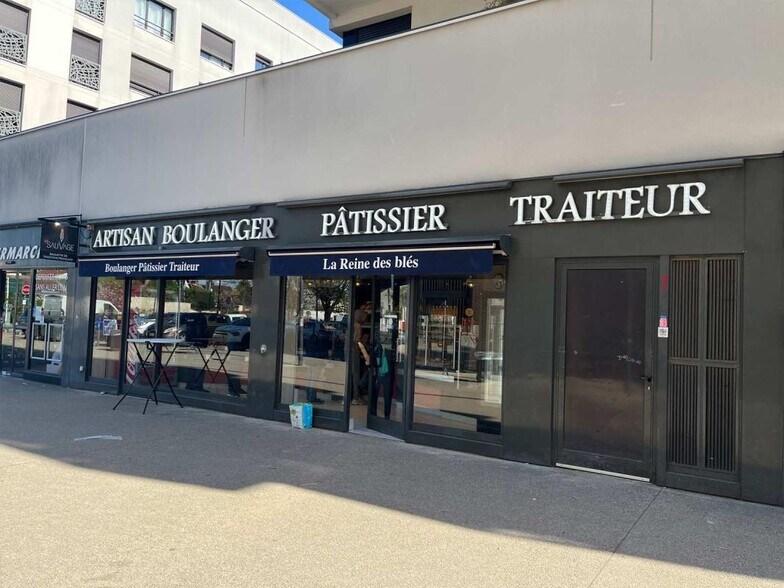 Commerce de détail dans Noisy-le-Grand à vendre - Photo du bâtiment - Image 1 de 2